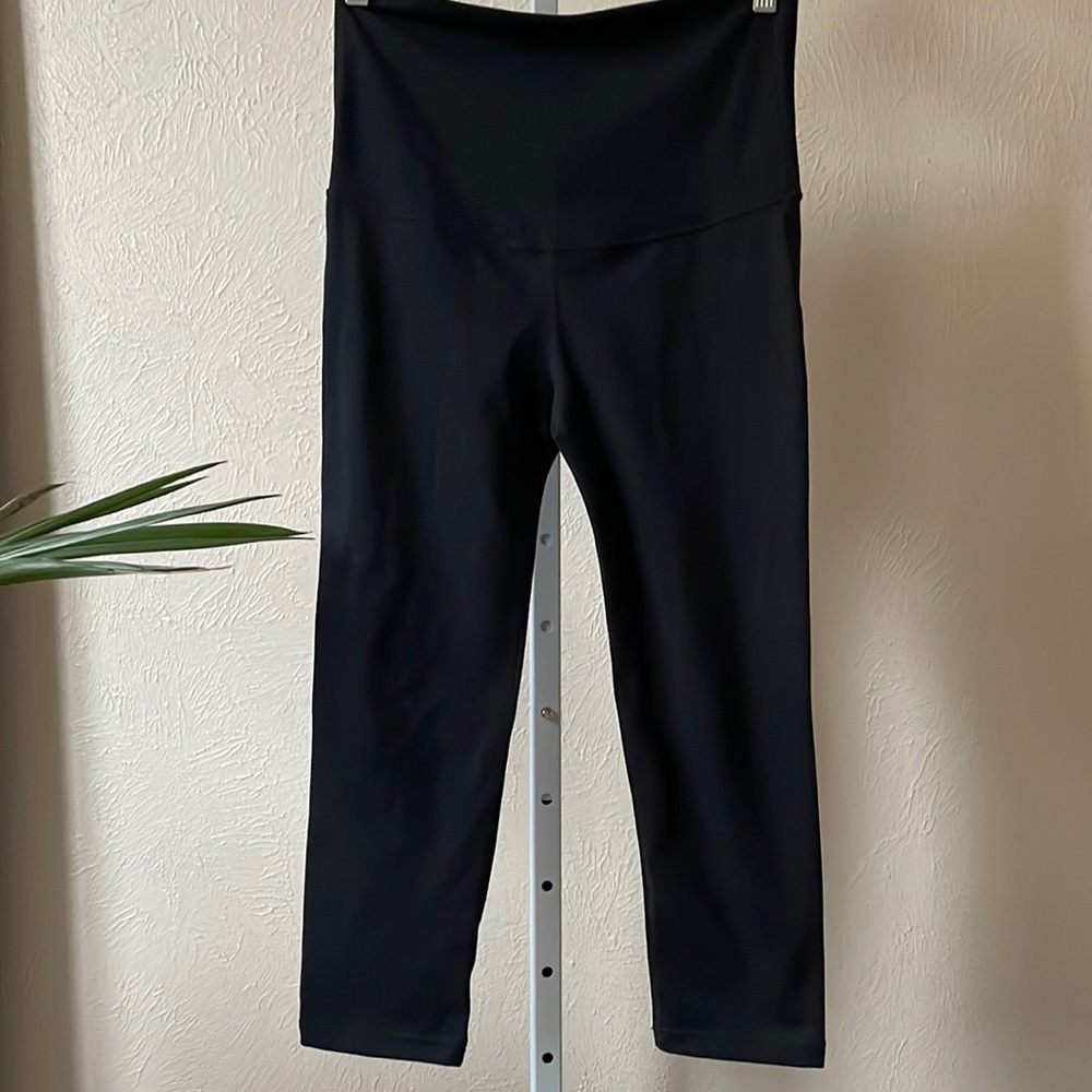 GapFit Maternity blackout technology leggings